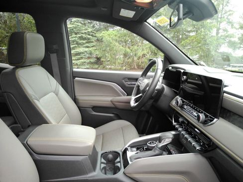 Certified 2024 Chevrolet Colorado ZR2 w/ ZR2 Convenience Package III AWD/4WD image 16