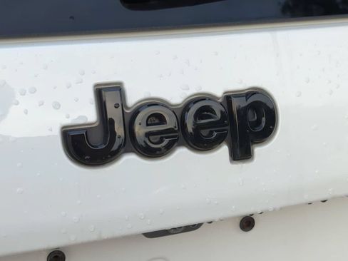 Used 2020 Jeep Cherokee Latitude Plus FWD image 5