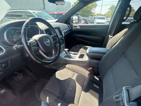 Used 2020 Jeep Grand Cherokee Laredo AWD/4WD image 12