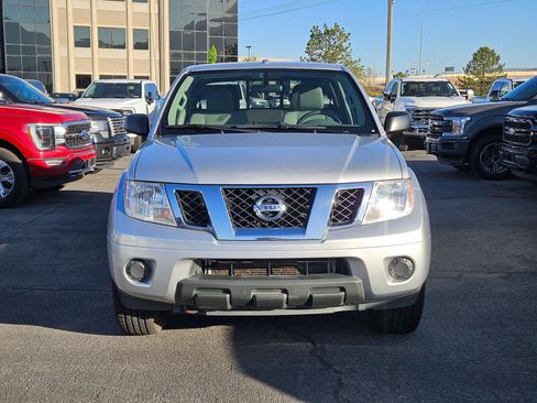 Used 2015 Nissan Frontier SV AWD/4WD image 11
