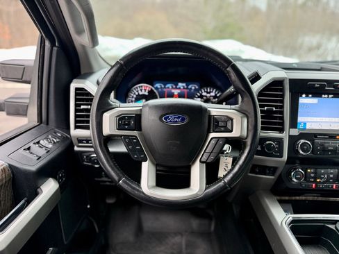 Used 2019 Ford F250 Lariat w/ Chrome Package image 16