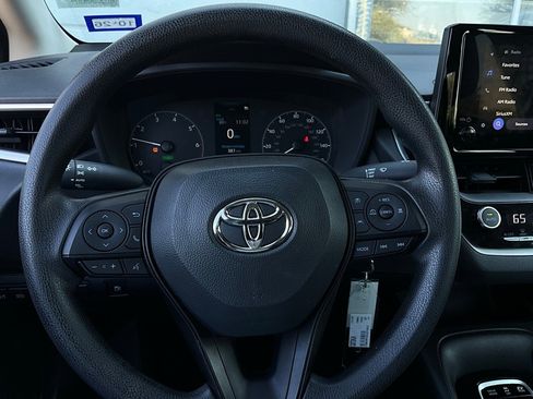 Used 2025 Toyota Corolla LE image 27