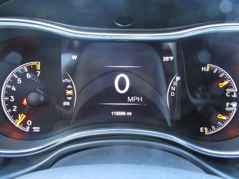 Used 2018 Jeep Grand Cherokee Limited image 26