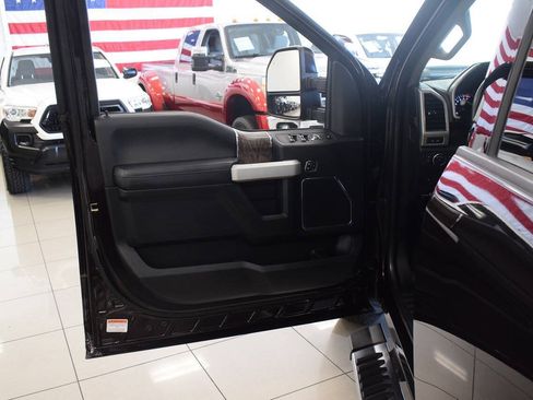 Used 2018 Ford F250 Lariat w/ Lariat Ultimate Package RWD image 23