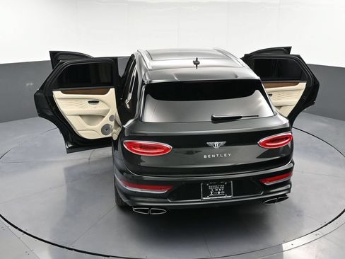 Certified 2024 Bentley Bentayga AWD/4WD image 39
