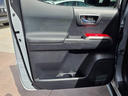 Used 2021 Toyota Tacoma TRD Sport w/ Technology Package image 26