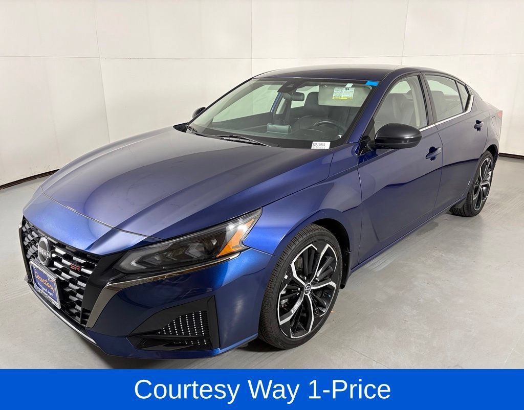 Used 2024 Nissan Altima 2.5 SR FWD image 5