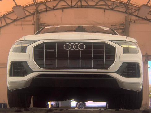 Used 2019 Audi Q8 Premium w/ Convenience Package AWD/4WD image 3