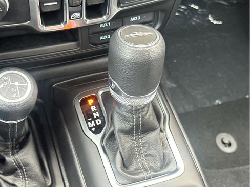 New 2025 Jeep Gladiator Sport image 38