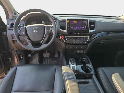 Used 2018 Honda Pilot Touring image 12