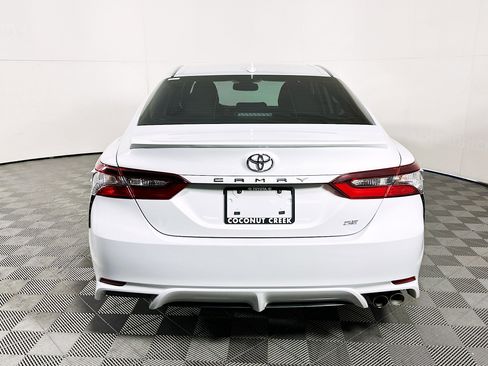Used 2024 Toyota Camry SE w/ Convenience Package image 4