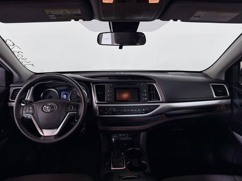 Used 2018 Toyota Highlander LE image 21