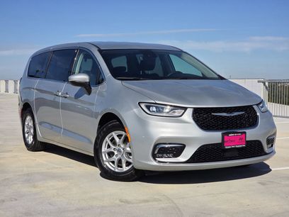 Used 2023 Chrysler Pacifica Touring-L