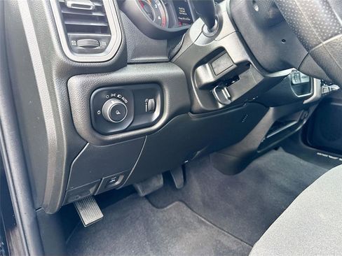 Used 2024 RAM 3500 Tradesman w/ Chrome Appearance Group AWD/4WD image 7