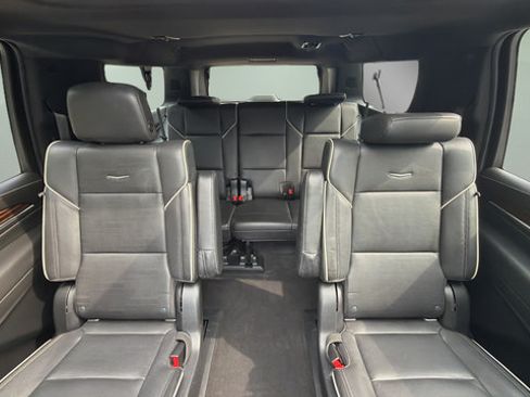 Used 2021 Cadillac Escalade ESV Premium Luxury AWD/4WD image 33