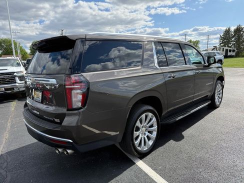Used 2021 Chevrolet Suburban Premier w/ Premium Package AWD/4WD image 5