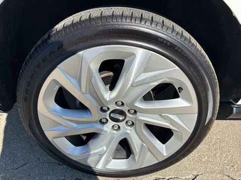 Used 2025 Lincoln Navigator L Reserve image 18