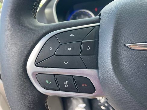 Used 2024 Chrysler Pacifica Touring-L FWD image 31