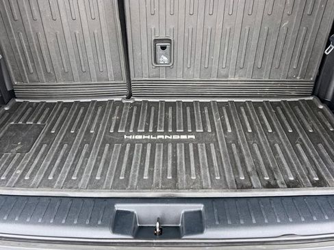 Used 2023 Toyota Highlander XLE image 17