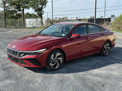 Used 2024 Hyundai Elantra SEL w/ Convenience Package FWD image 4