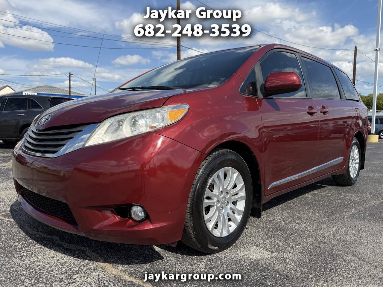 Used 2012 Toyota Sienna XLE FWD image 1