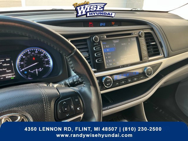 Used 2019 Toyota Highlander XLE FWD image 23