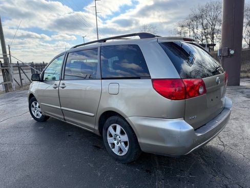 Used 2010 Toyota Sienna LE image 3