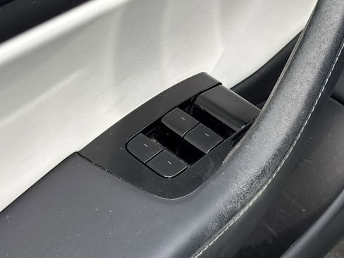 Used 2019 Tesla Model 3 Performance image 15