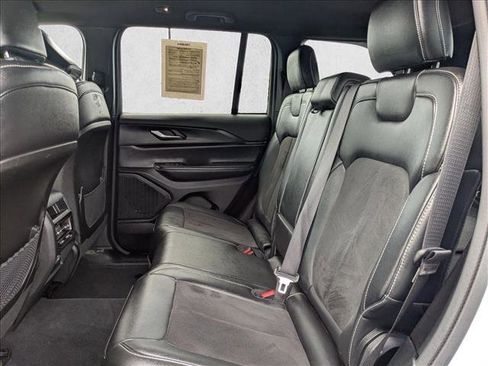 Used 2023 Jeep Grand Cherokee Altitude image 17