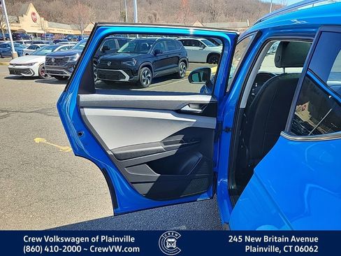 Used 2023 Volkswagen Taos SE w/ Panoramic Sunroof Package image 48