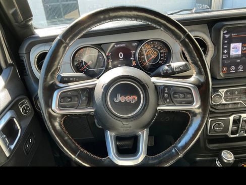Used 2021 Jeep Wrangler Unlimited Sahara AWD/4WD image 3