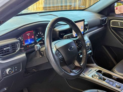 Used 2020 Ford Explorer XLT w/ Equipment Group 202A AWD/4WD image 2