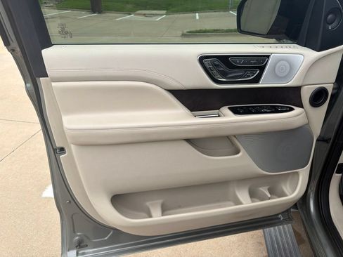 Used 2019 Lincoln Navigator Reserve AWD/4WD image 26