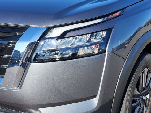 Used 2023 Nissan Pathfinder S image 11