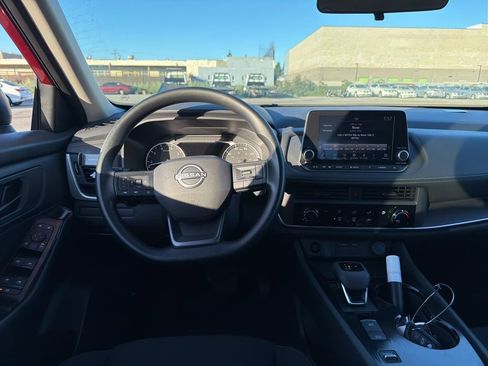 Used 2025 Nissan Rogue S image 10
