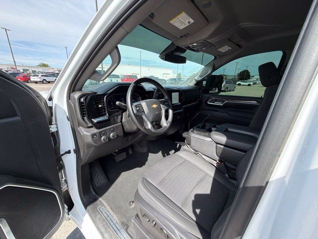 Used 2025 Chevrolet Silverado 2500 LT AWD/4WD image 9