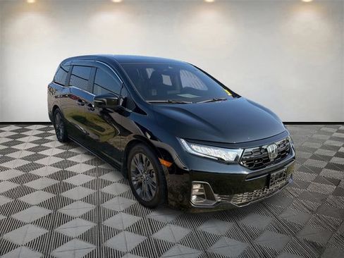 Used 2025 Honda Odyssey Touring image 3