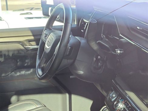 Used 2025 GMC Sierra 2500 AT4 w/ AT4 Premium Plus Package image 17