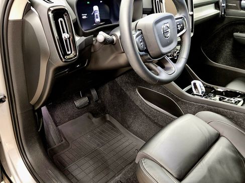 Used 2023 Volvo XC40 B5 Ultimate image 43