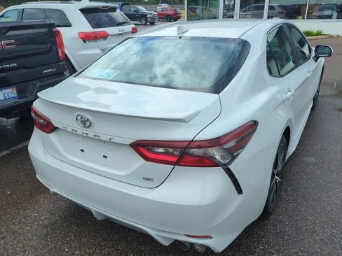 Used 2023 Toyota Camry SE FWD image 5