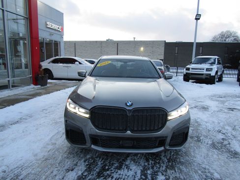 Used 2021 BMW 750i xDrive w/ Executive Package image 3