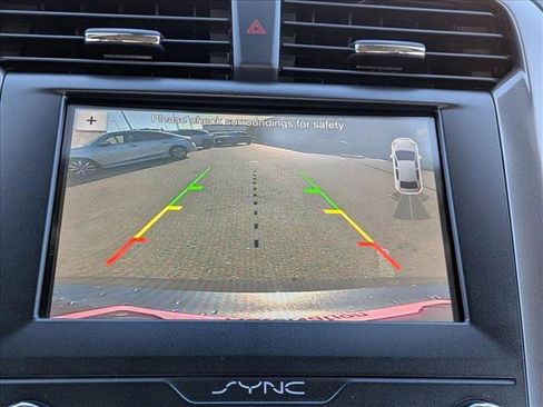 Used 2019 Ford Fusion SE FWD image 15