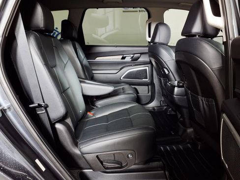 Used 2022 Kia Telluride EX w/ EX Premium Package FWD image 11