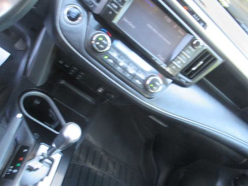 Used 2017 Toyota RAV4 Limited image 32