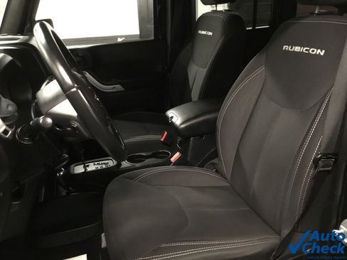Used 2015 Jeep Wrangler Unlimited Rubicon w/ Connectivity Group AWD/4WD image 30