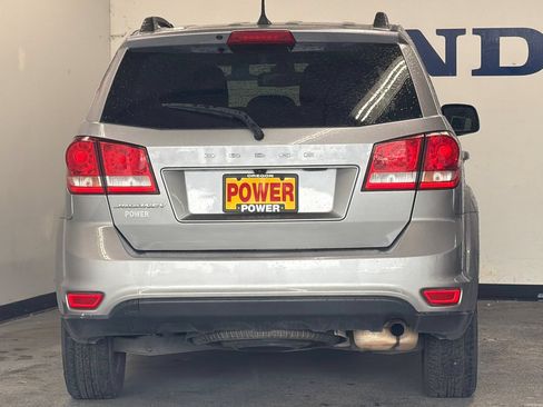 Used 2019 Dodge Journey SE w/ Premium Group FWD image 4