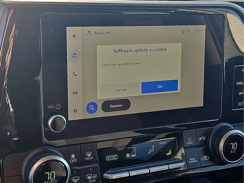 Used 2023 Toyota Highlander L image 25