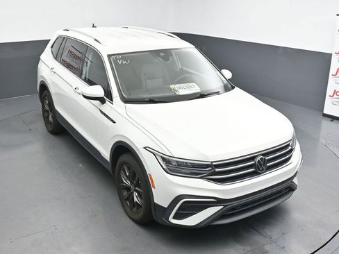 Used 2024 Volkswagen Tiguan SE AWD/4WD image 25
