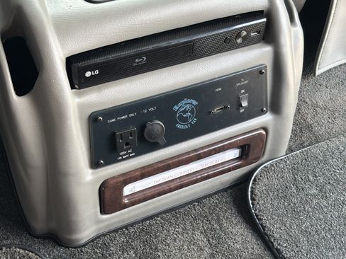 Used 2021 Chevrolet Express 2500 RWD image 37