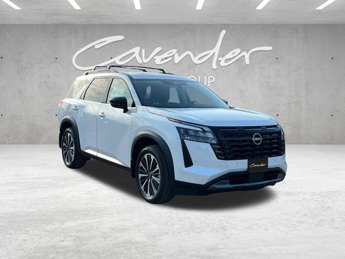 New 2026 Nissan Pathfinder Platinum FWD image 2